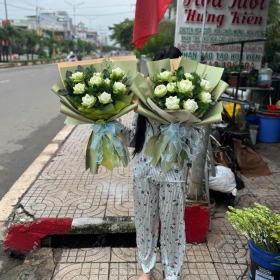 Bó hoa sen tone trắng xanh