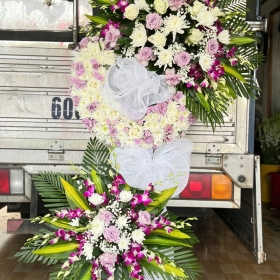Đặt vòng hoa tang Vĩnh Cửu
