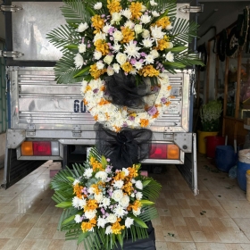 Đặt hoa tang Mã Đà Vĩnh Cửu