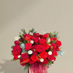 Giỏ hoa hồng đỏ thắm