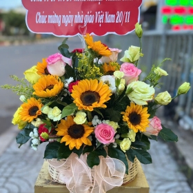 Giỏ hoa Hướng Dương + Hoa Hồng