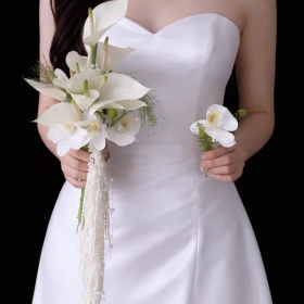 Hoa cầm tay cô dâu
