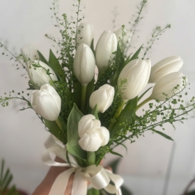 Hoa cưới cầm tay cô dâu Vĩnh Cửu