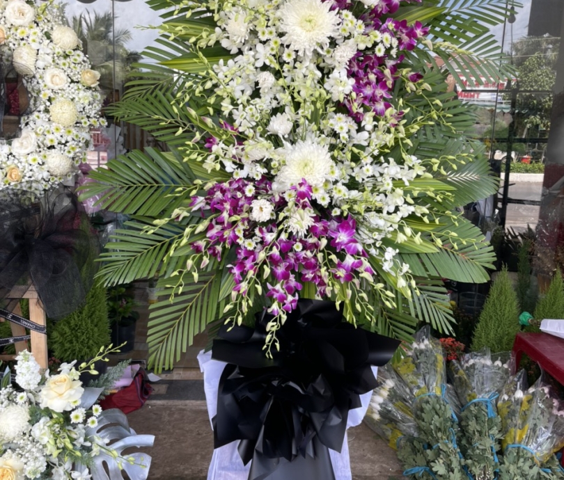 hoa chia buồn trảng bom