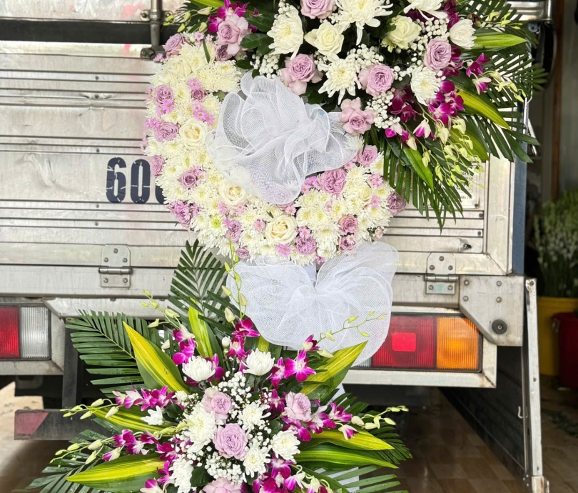 Đặt vòng hoa tang Vĩnh Cửu