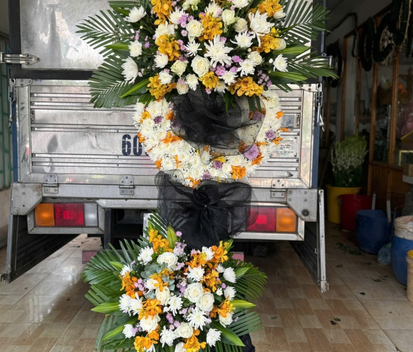 Đặt hoa tang Mã Đà Vĩnh Cửu