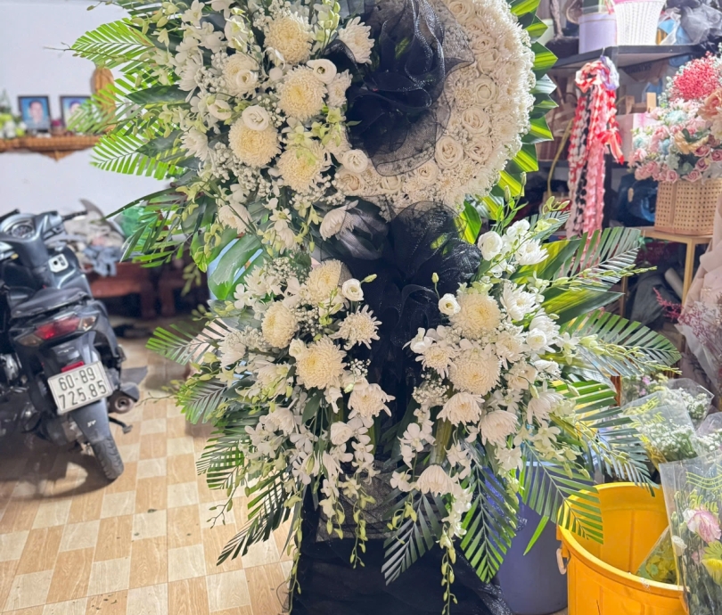 Vòng hoa tang Hiếu Liêm Vĩnh Cửu